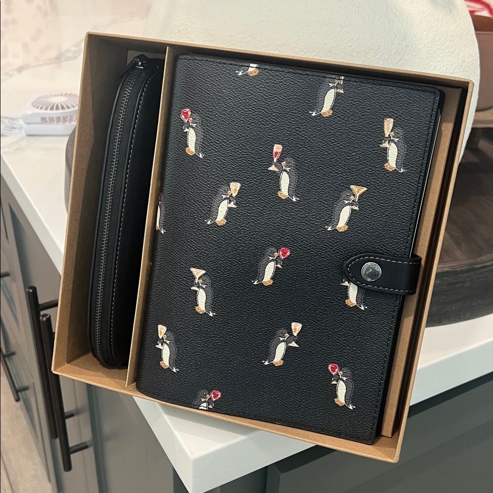 Cute. Coach 🐧🐧Notebook Set... - Picture 10 of 14